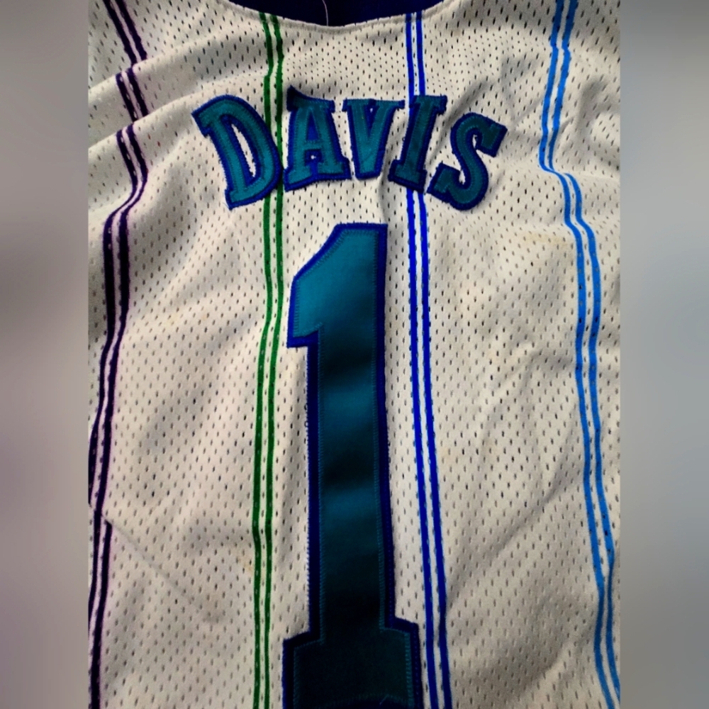 Charlotte Hornets Baron Davis Basketball Jersey (Good CONDITION) - Picture 7 of 7